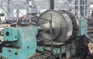 Làm thế nào có thể giải quyết được những thách thức của việc gia công các bộ phận lớn, theo yêu cầu riêng? Máy tiện ngang hạng nặng của Tangshan Yuexin Machinery cho phép gia công chính xác các bộ phận lớn.